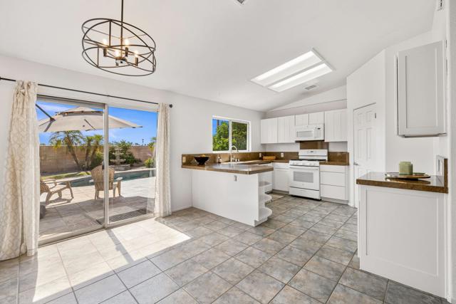 Image 10 of 25 For 31860 Neuma Drive