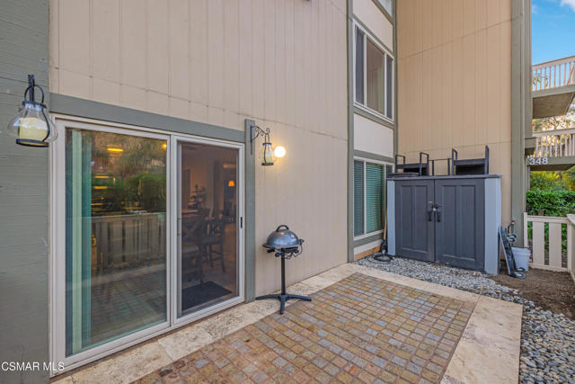 348 Chestnut Hill Court, Thousand Oaks CA: https://media.crmls.org/mediaz/38572627-3b1e-4a7e-a16c-28ed9510ea9f.jpg