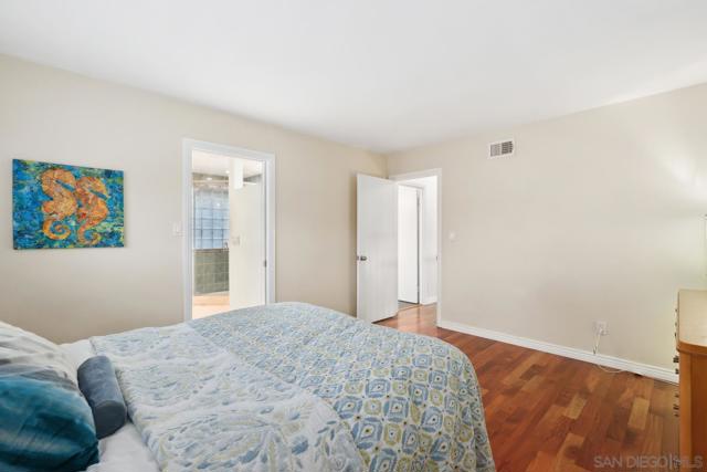 768 Sonrisa Street, Solana Beach CA: https://media.crmls.org/mediaz/38576ab5-d4a4-4f83-af66-d475d065c28c.jpg