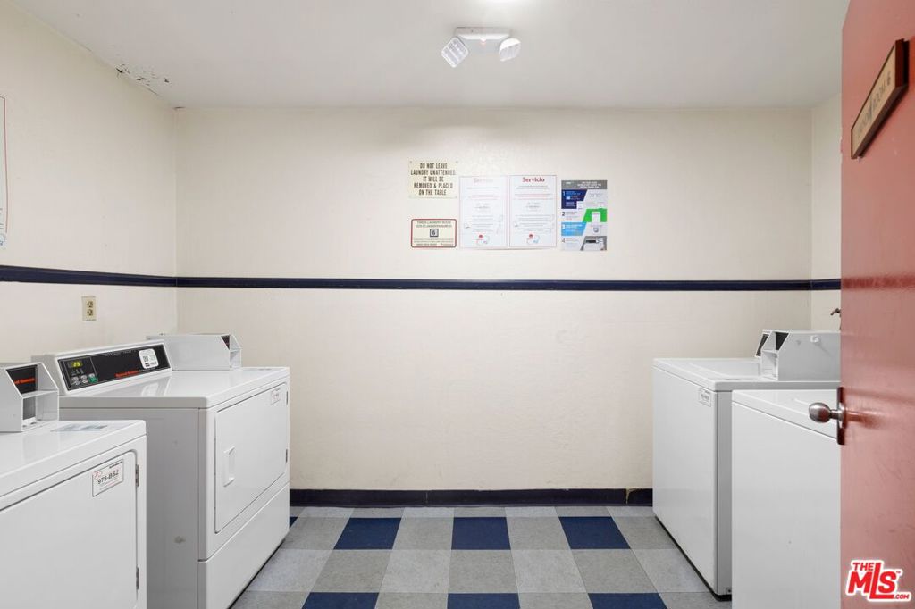 https://media.crmls.org/mediaz/38580ff5-5360-494c-9535-ccc5c83fd406.jpg?preset=X-Large