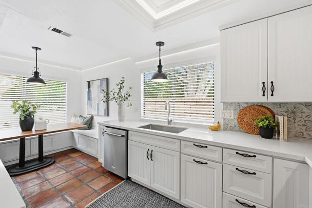 Detail Gallery Image 11 of 50 For 3694 Fallon Cir, San Diego,  CA 92130 - 2 Beds | 2 Baths