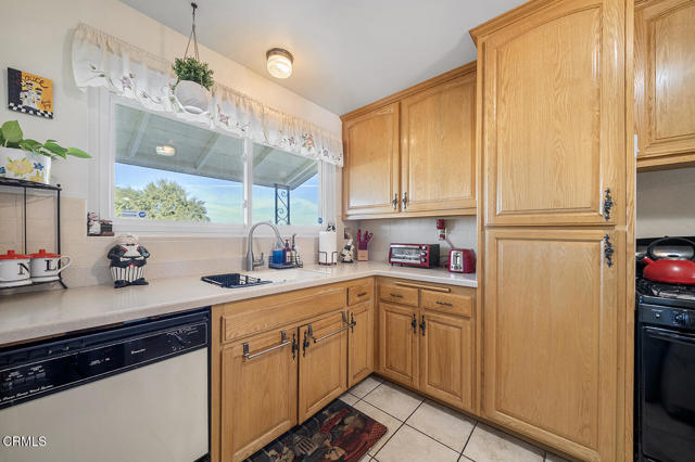 Detail Gallery Image 8 of 28 For 510 S Lyon Ave, Hemet,  CA 92543 - 2 Beds | 2 Baths