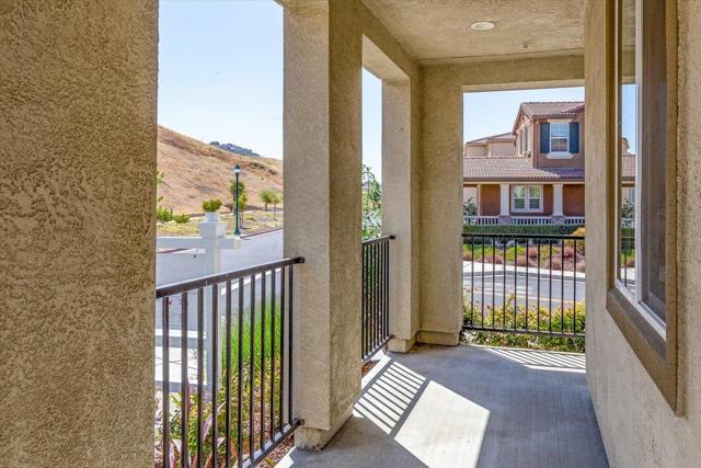 30111 Mountain View Drive, Hayward CA: https://media.crmls.org/mediaz/3858e495-c57d-4021-be86-726284b4cd90.jpg