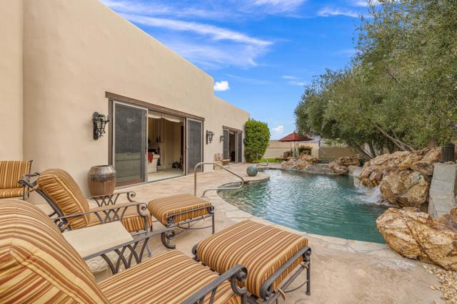 49240 Jfk Trail, Palm Desert CA: https://media.crmls.org/mediaz/3858e606-426f-4583-a3d9-2395d8bee19e.jpg