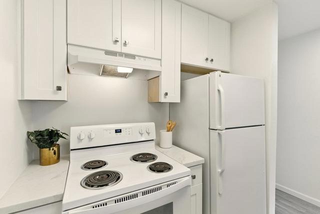 707 Fathom Drive, San Mateo CA: https://media.crmls.org/mediaz/3859575a-c62d-4885-963d-fa346a4e380b.jpg