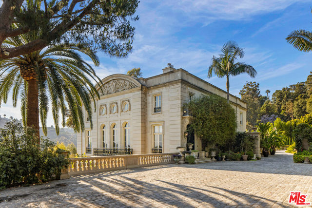 761 Bel Air Road, Los Angeles CA: https://media.crmls.org/mediaz/38597260-69bd-4cc4-b518-659a96ebf777.jpg