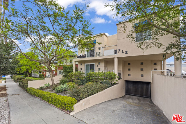 712 Pacific Street, Santa Monica CA: https://media.crmls.org/mediaz/3859f442-d4d0-4d67-98b4-f641e348e6f7.jpg