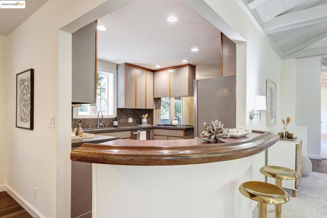 3 Mountain View Pl, Lafayette CA: https://media.crmls.org/mediaz/385a7556-fda6-4842-a437-7afa89b6d9db.jpg