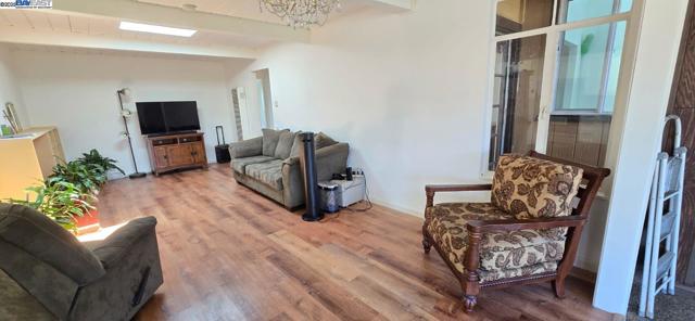 609 Banks Dr, Richmond CA: https://media.crmls.org/mediaz/385a9f68-3840-4555-8305-14fc8b492b51.jpg