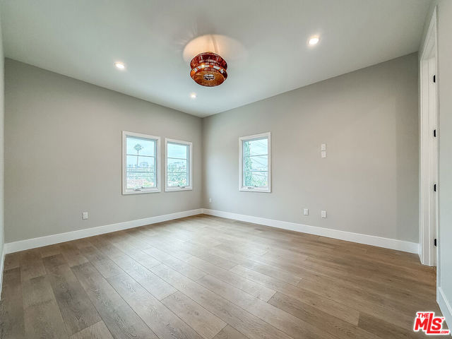 150 N Arnaz Drive, Beverly Hills CA: https://media.crmls.org/mediaz/385b065a-0f14-4658-80cd-9d926943118c.jpg