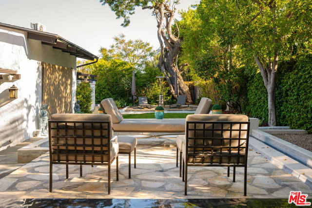 1323 Club View Drive, Los Angeles CA: https://media.crmls.org/mediaz/385b0929-8564-4d7d-8508-a0c2e9d9b744.jpg