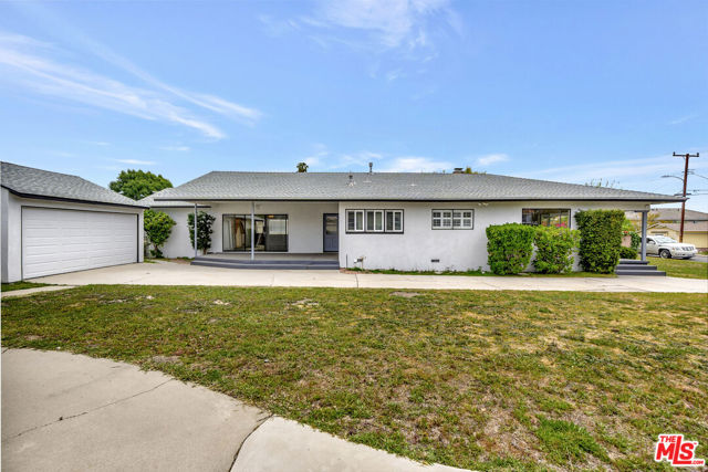 9855 Emperor Avenue, Arcadia CA: https://media.crmls.org/mediaz/385bb0b1-7f25-4707-ab2c-995a1f4541a7.jpg