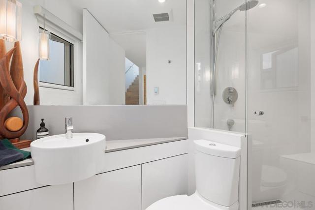 1729 Coast Blvd, Del Mar CA: https://media.crmls.org/mediaz/385c668c-9933-4bc9-b5ab-e0d857a2bebc.jpg