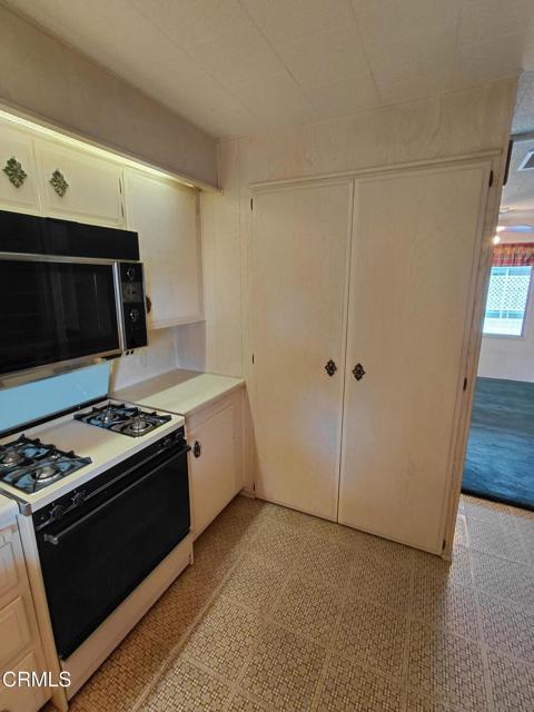 Detail Gallery Image 13 of 37 For 195 Tierra Rejada Rd #190,  Simi Valley,  CA 93065 - 2 Beds | 2 Baths