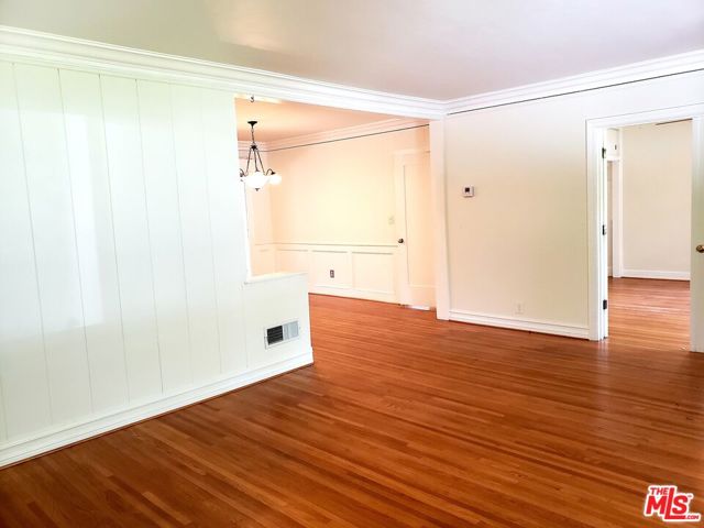1710 Oakwood Street, Pasadena CA: https://media.crmls.org/mediaz/385e10ec-51c1-4c34-87df-ddbd0fb53f4e.jpg