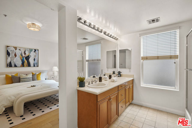 6020 Seabluff Drive, Playa Vista, California 90094, 2 Bedrooms Bedrooms, ,2 BathroomsBathrooms,Condominium,For Sale,Seabluff,24397327