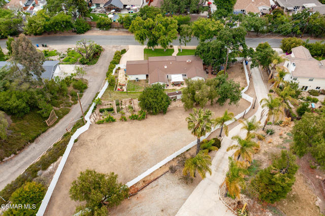 566 Rancho Road, Thousand Oaks CA: https://media.crmls.org/mediaz/385efe00-6e78-4569-bc0e-b930a7dfb738.jpg