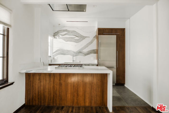 1302 Sweetzer Avenue, West Hollywood CA: https://media.crmls.org/mediaz/385f00cc-00fe-47b9-bede-9d40c2fc61f8.jpg