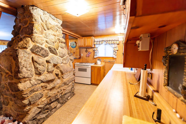 Detail Gallery Image 7 of 33 For 9320 Wood Rd, Forest Falls,  CA 92339 - 3 Beds | 1/1 Baths