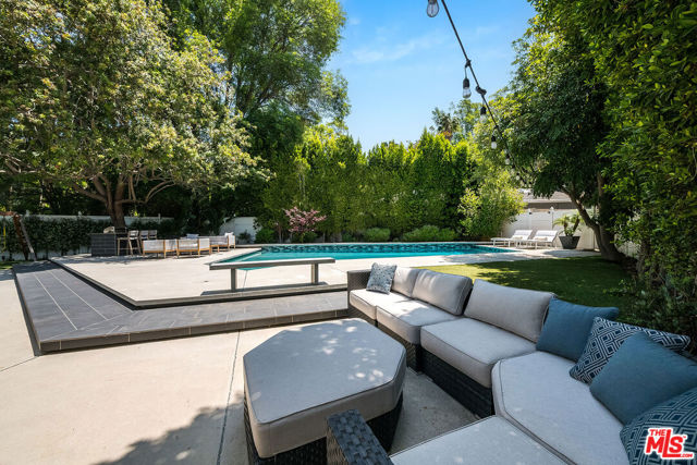 3544 Laurel Canyon Boulevard, Studio City CA: https://media.crmls.org/mediaz/385f73e2-9c1b-45e6-be9c-ffc1831e53ad.jpg