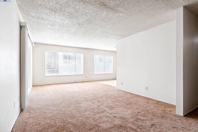 424 Staten Ave, Oakland CA: https://media.crmls.org/mediaz/385f8e8b-094d-4fa9-83df-de7ab8eeb112.jpg