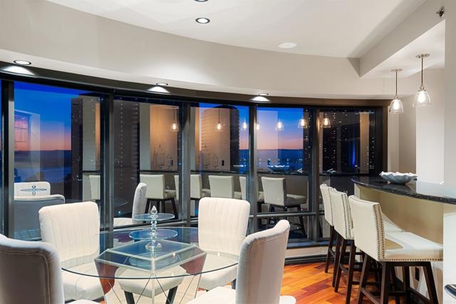 200 Harbor Dr, San Diego CA: https://media.crmls.org/mediaz/385fde4e-2cf1-4d82-b6de-a936068833f4.jpg