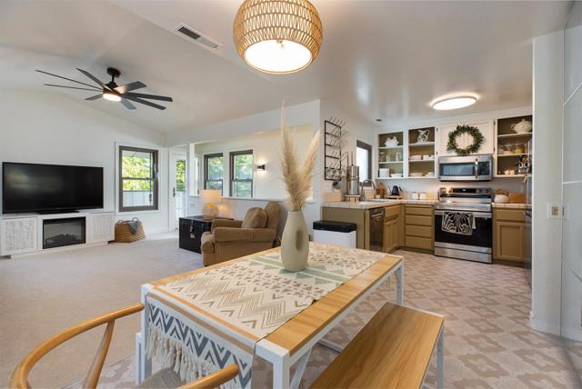 296 Grace Way, Scotts Valley CA: https://media.crmls.org/mediaz/3860a711-24aa-45c1-92ef-2cc79c3ae319.jpg