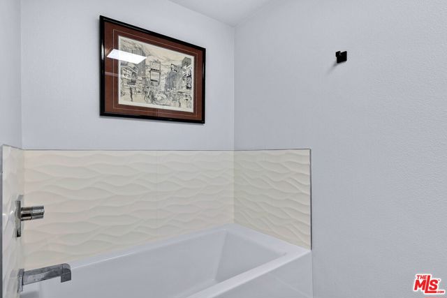 4329 Redwood Avenue, Marina del Rey CA: https://media.crmls.org/mediaz/3860c0e6-1cce-4e31-b06e-a0932751af6b.jpg