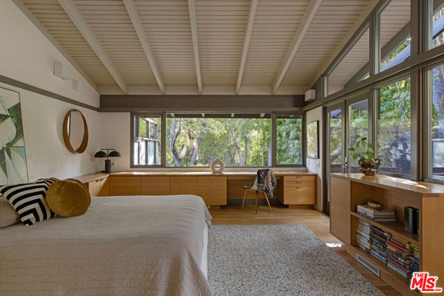 1030 Canon Drive, San Marino CA: https://media.crmls.org/mediaz/38612374-4ee1-4997-aaca-4e1bb88a3adc.jpg