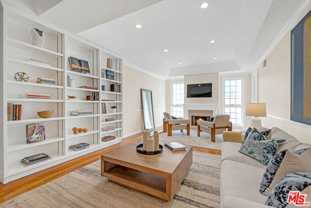 1370 Kelton Avenue, Los Angeles CA: https://media.crmls.org/mediaz/386153b4-afcb-4dd4-9fc0-7a93b83c5409.jpg