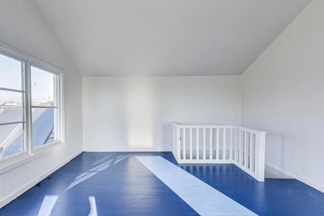 811 Oak Street, San Francisco CA: https://media.crmls.org/mediaz/3861659d-5856-441c-94b6-ff824339c8d4.jpg