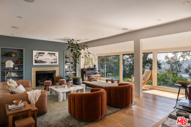 Image 4 of 57 For 2206 Micheltorena Street