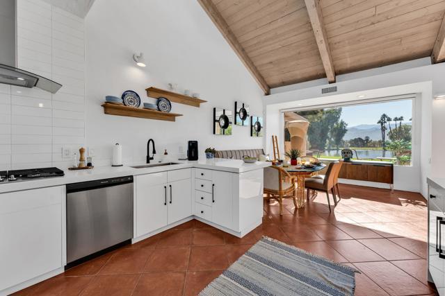 511 Desert West Drive, Rancho Mirage CA: https://media.crmls.org/mediaz/386268d6-b514-4337-b80d-f81a1051cd4f.jpg