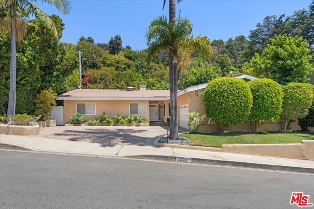 1220 N Norman Place, Los Angeles CA: https://media.crmls.org/mediaz/38626d9e-192e-4e9e-9697-604de22b144f.jpg