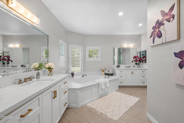 48 Golden Glen Drive, Simi Valley CA: https://media.crmls.org/mediaz/38628a68-9c33-48f8-a059-00786d5ff183.jpg