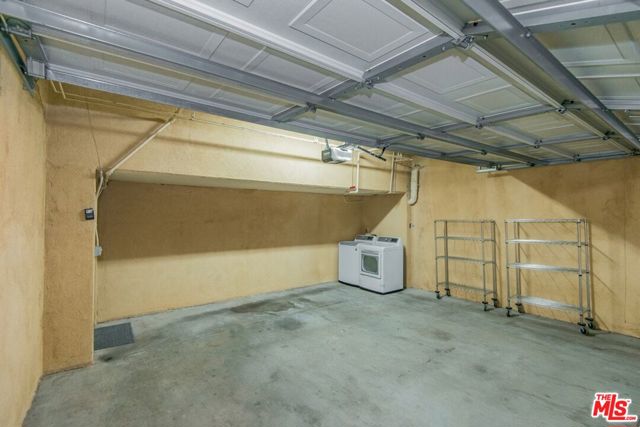 1747 S Barrington Avenue, Los Angeles CA: https://media.crmls.org/mediaz/3862e4f1-763c-4d80-9ac6-0612dc5837ff.jpg