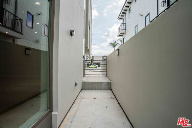 1729 S Barrington Avenue, Los Angeles CA: https://media.crmls.org/mediaz/386387c4-c950-4a86-9114-130a337e61ee.jpg