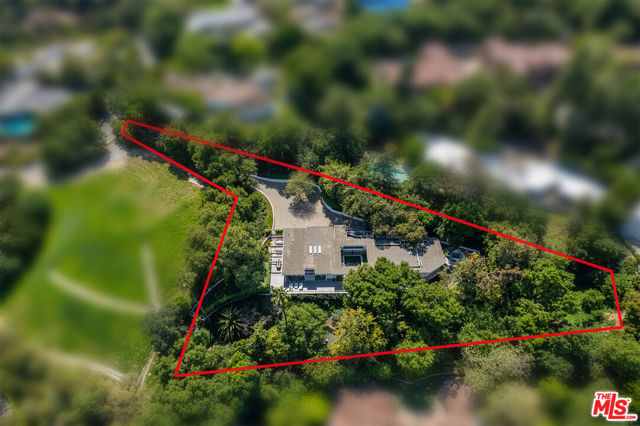 15941 Skytop Road, Encino CA: https://media.crmls.org/mediaz/38640dd5-0078-4ff0-9fb2-73c91bb651b3.jpg