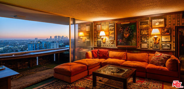 8787 Shoreham Drive, West Hollywood CA: https://media.crmls.org/mediaz/3864ae2b-7caf-4805-b784-03352b65a0d6.jpg