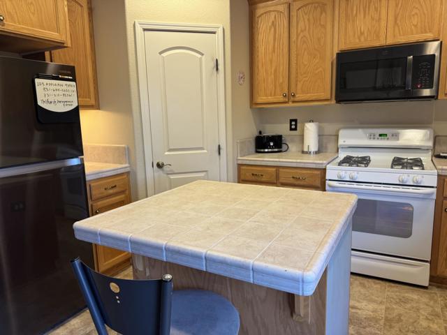 223 Apple Avenue, Greenfield CA: https://media.crmls.org/mediaz/3864edc0-69d1-48b3-9b83-a376a67e9a03.jpg