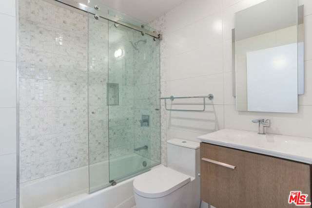 1729 S Barrington Avenue, Los Angeles CA: https://media.crmls.org/mediaz/38654fc6-84da-4ad1-8e38-56728e63a383.jpg