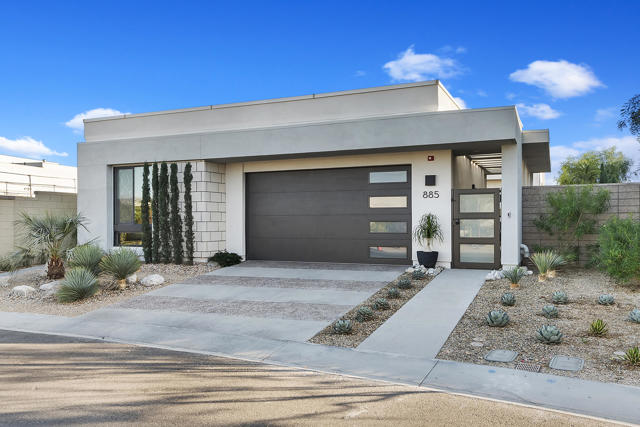 885 Fountain Drive, Palm Springs CA: https://media.crmls.org/mediaz/38657966-fcf9-48dc-9c1c-2c0e0ed1a5aa.jpg