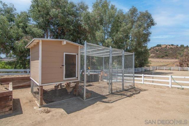 Image 45 of 75 For 37789 Avenida La Cresta