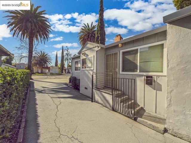 2745 Concord Blvd, Concord CA: https://media.crmls.org/mediaz/3865f5da-bbf6-4a43-b2b3-0129f3e47eff.jpg