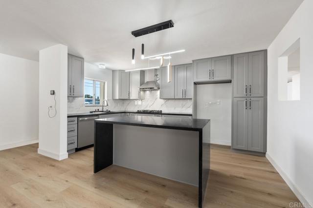 Detail Gallery Image 9 of 52 For 8868 Gowdy Ave, San Diego,  CA 92123 - 5 Beds | 4 Baths