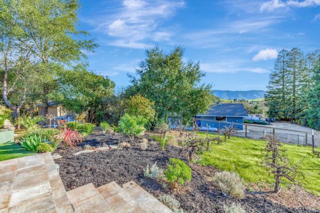 10260 Lucky Court, Gilroy CA: https://media.crmls.org/mediaz/38661c54-1091-4804-b66d-3b7b66b78cbb.jpg