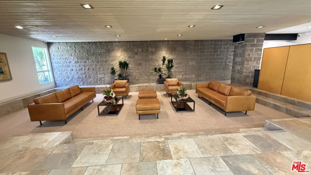 14144 Dickens Street, Sherman Oaks CA: https://media.crmls.org/mediaz/3866c5f6-aab3-4225-90eb-7dc5d965778d.jpg
