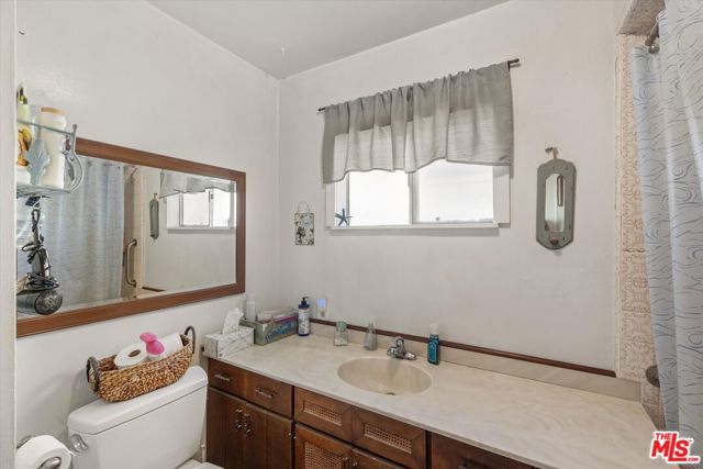 1757 Wellesley Avenue, Los Angeles CA: https://media.crmls.org/mediaz/38679116-3b3c-42a7-ae7f-66db14b92a11.jpg