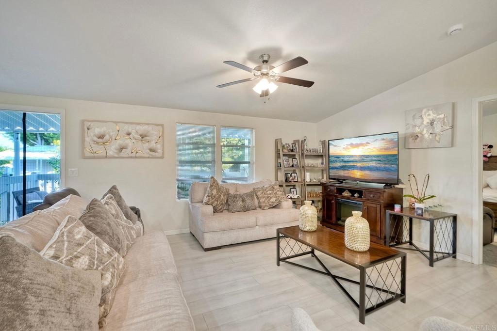 2700 E Valley Pkwy - photo 2