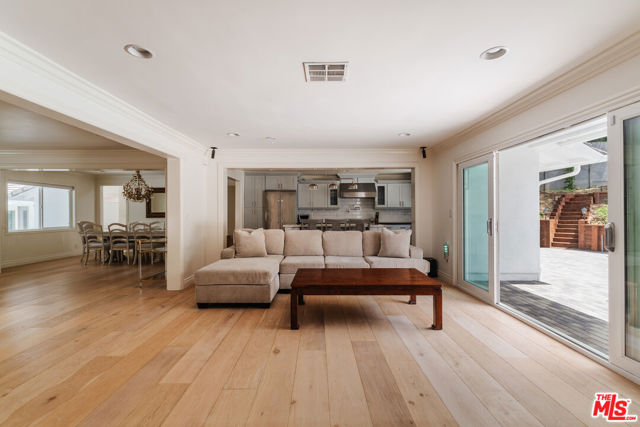 15514 Del Gado Drive, Sherman Oaks CA: https://media.crmls.org/mediaz/3868a07a-e8ee-4647-a84b-12ca1de2e558.jpg